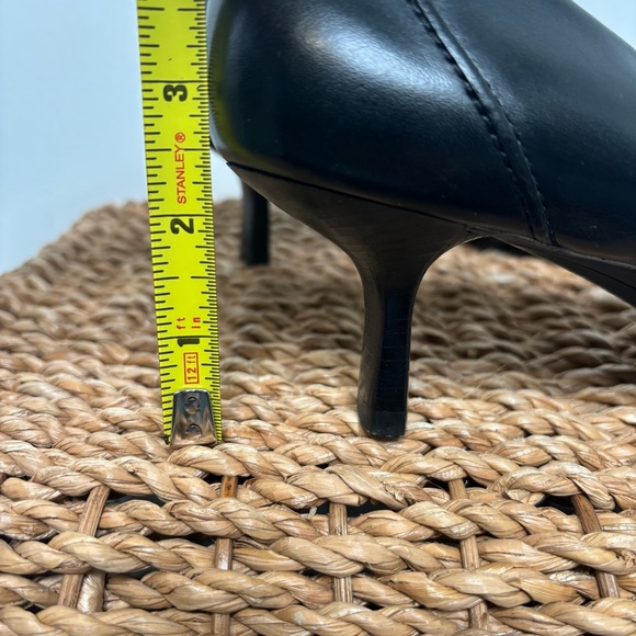 Cole Haan Leather Buckle Toe Heels Women’s Size 8.5B Black - Picture 9 of 9